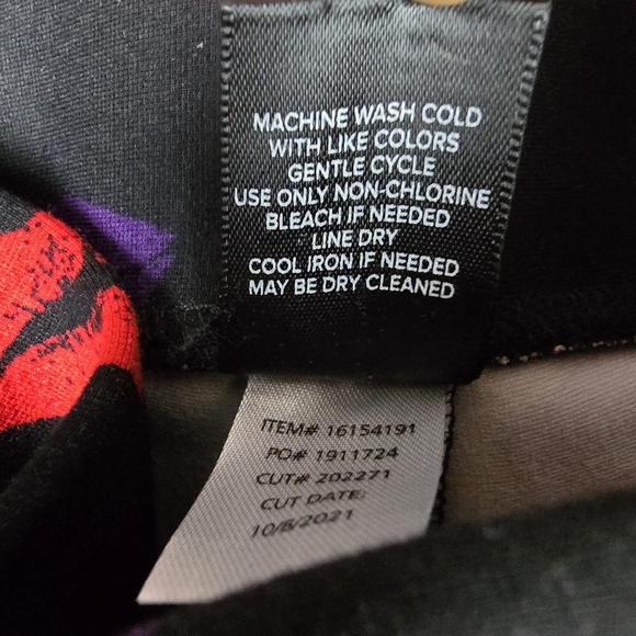 TORRID‎ High Rise Pixie Pants Kiss Lips All Over Print Black Red Women Plus Sz L - Picture 11 of 15